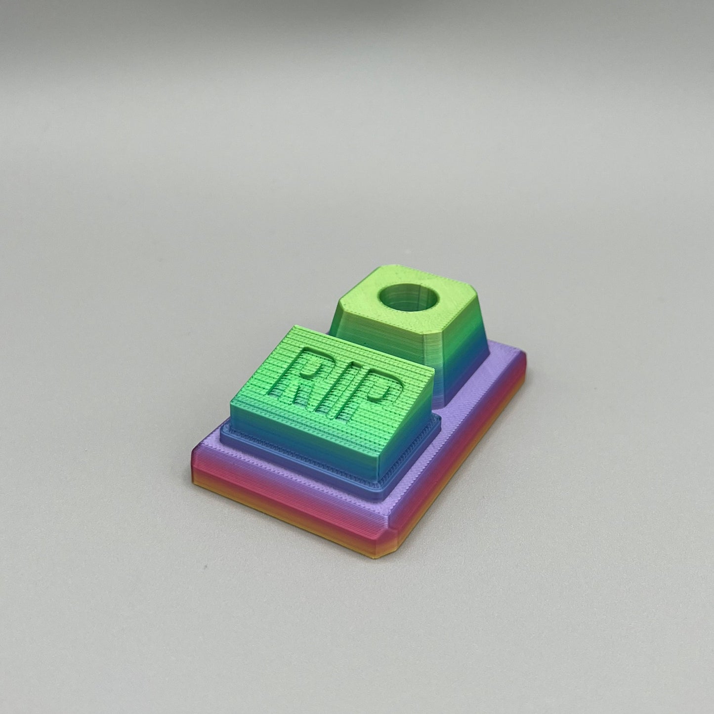 Heady Prints 3D printed multicolor rip banger display, side view